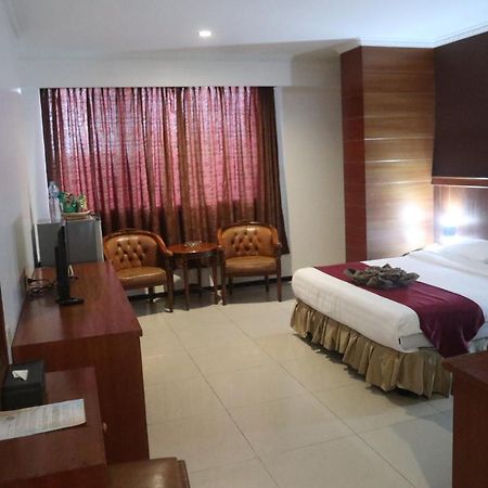 Garuda Hotel 폰티아낙 외부 사진
