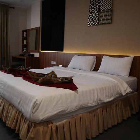Garuda Hotel 폰티아낙 외부 사진