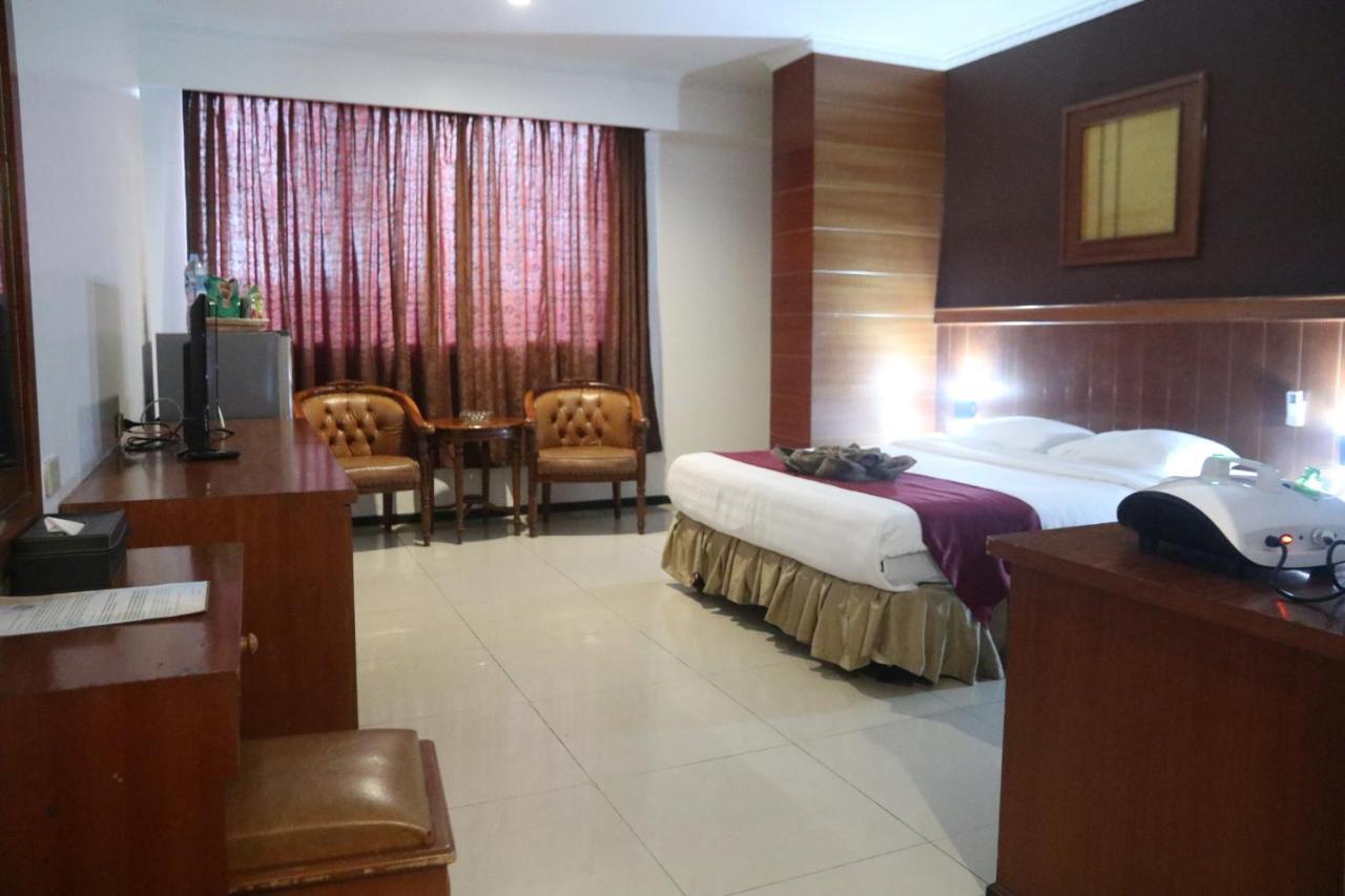 Garuda Hotel 폰티아낙 외부 사진