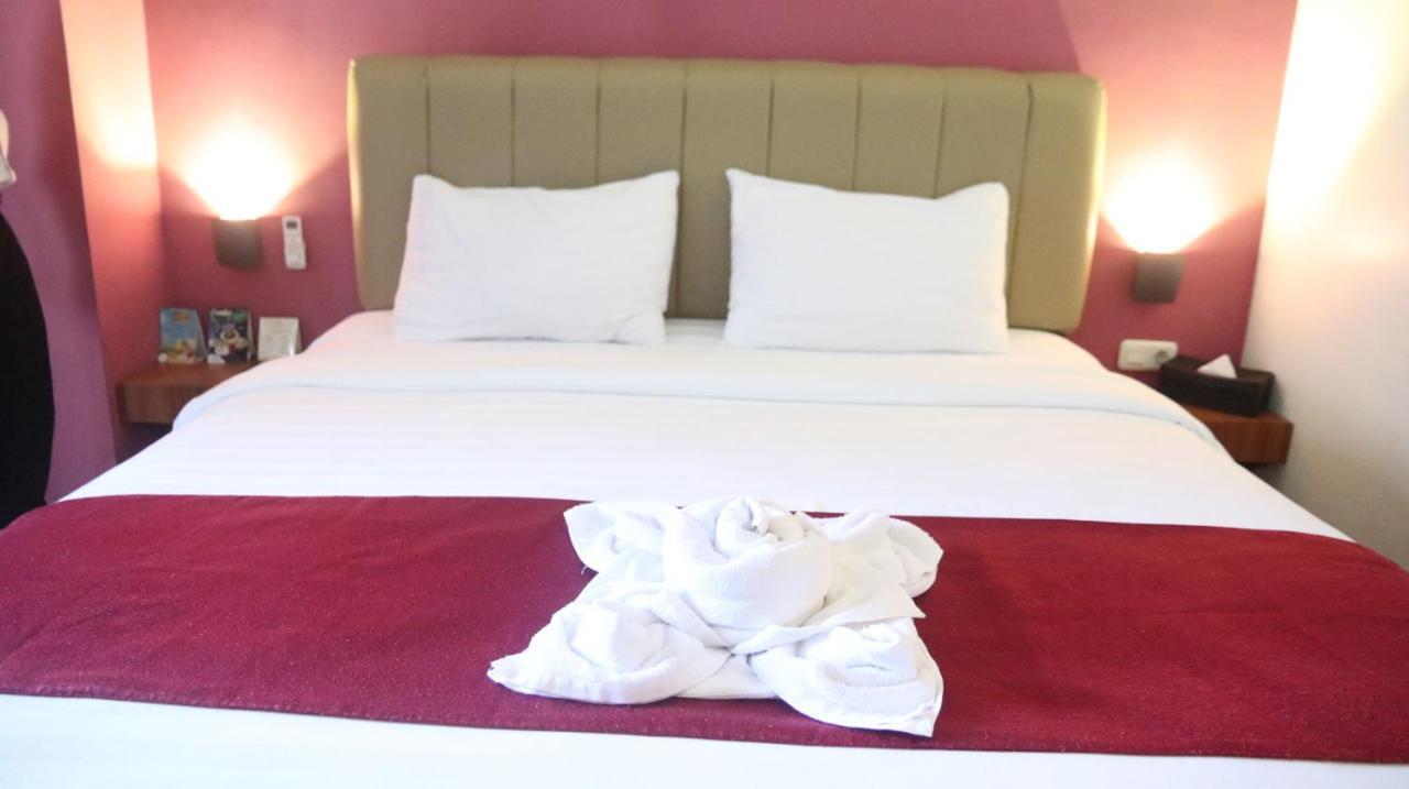 Garuda Hotel 폰티아낙 외부 사진