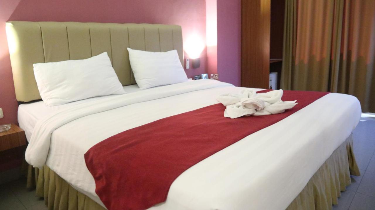 Garuda Hotel 폰티아낙 외부 사진