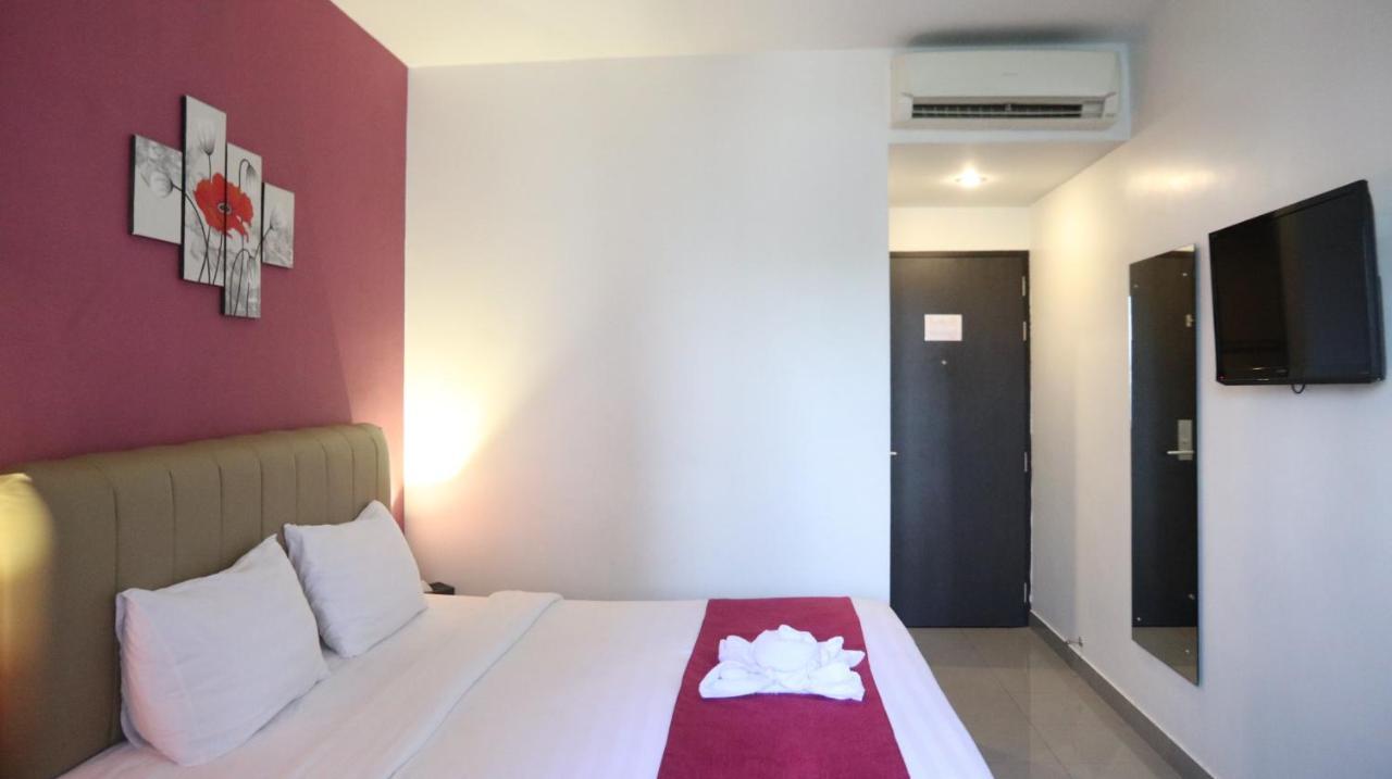 Garuda Hotel 폰티아낙 외부 사진