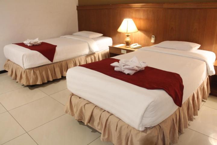 Garuda Hotel 폰티아낙 외부 사진
