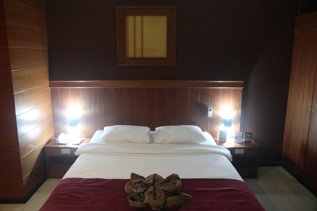 Garuda Hotel 폰티아낙 외부 사진