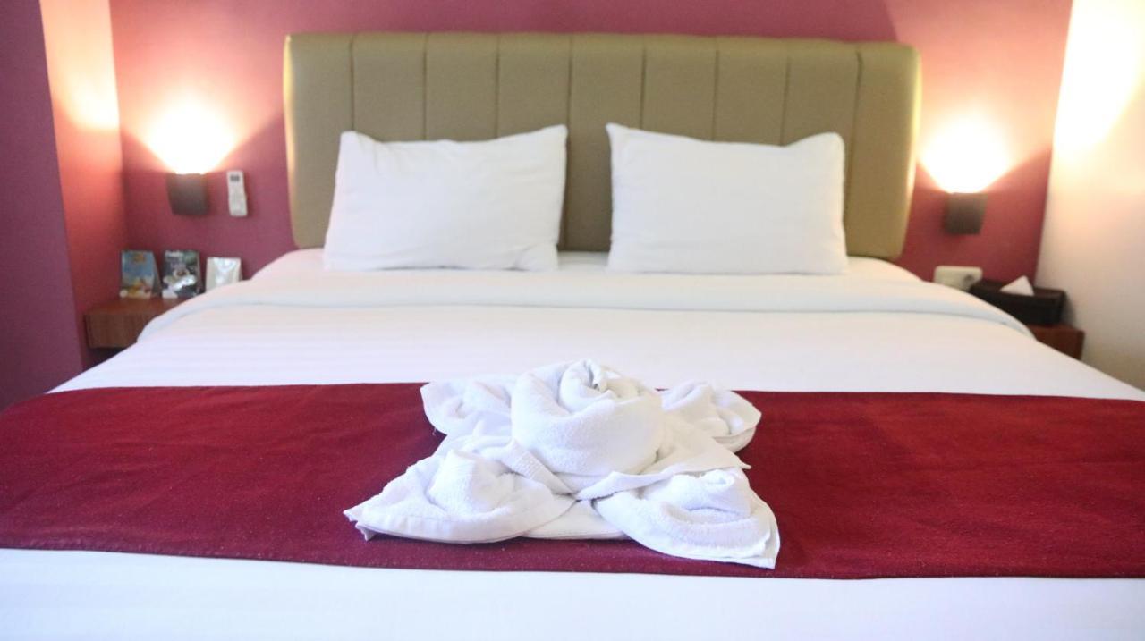 Garuda Hotel 폰티아낙 외부 사진