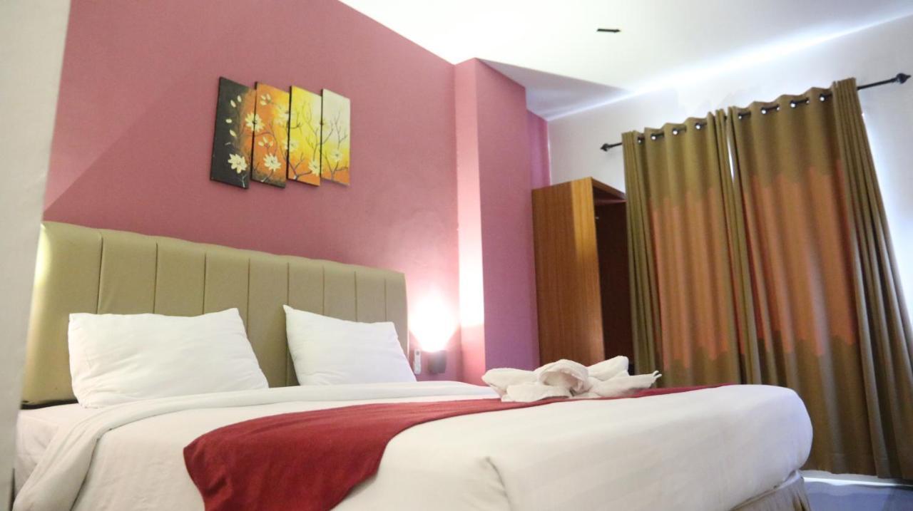 Garuda Hotel 폰티아낙 외부 사진