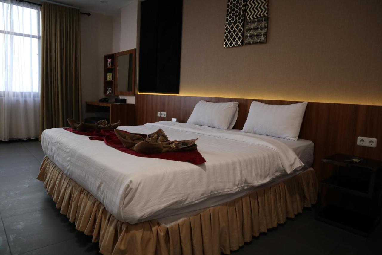 Garuda Hotel 폰티아낙 외부 사진